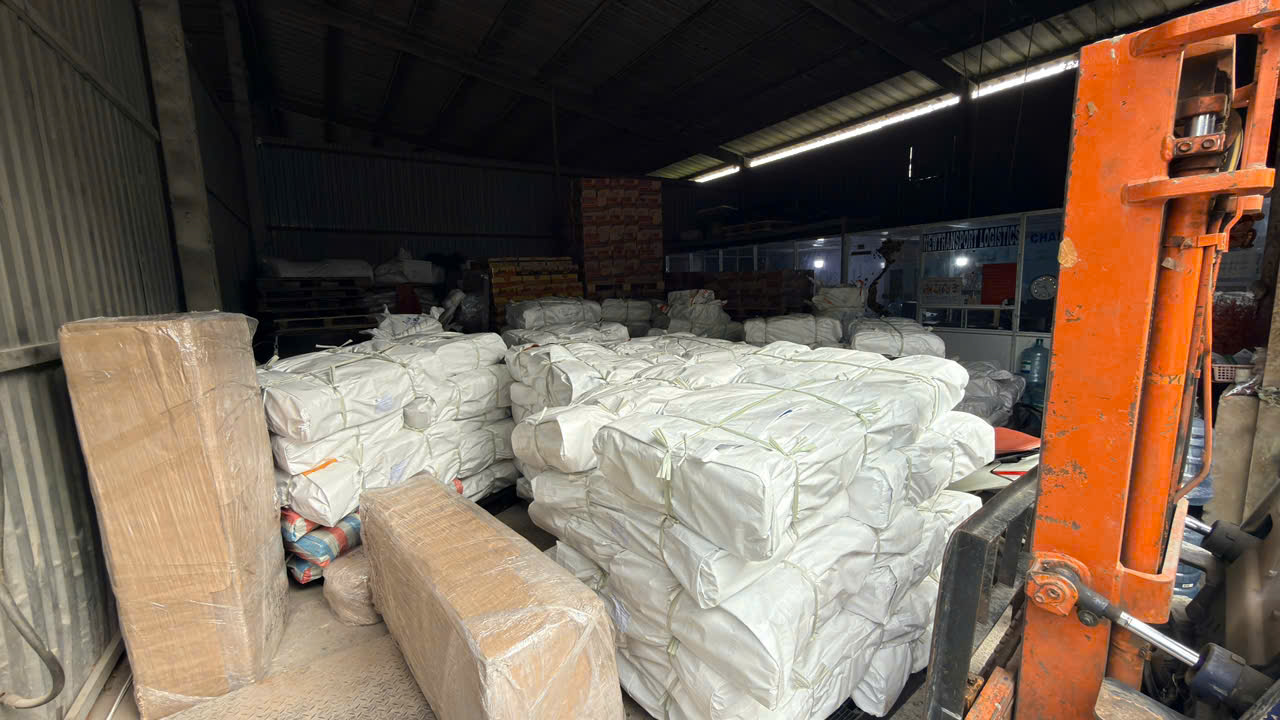 Sắp xếp hàng đ Thái Lan